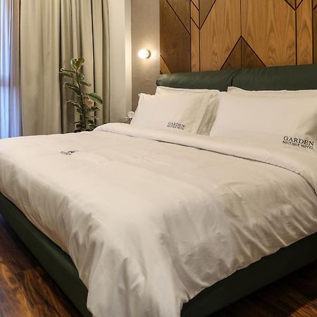 Garden Boutique Hotel Тирана Екстер'єр фото