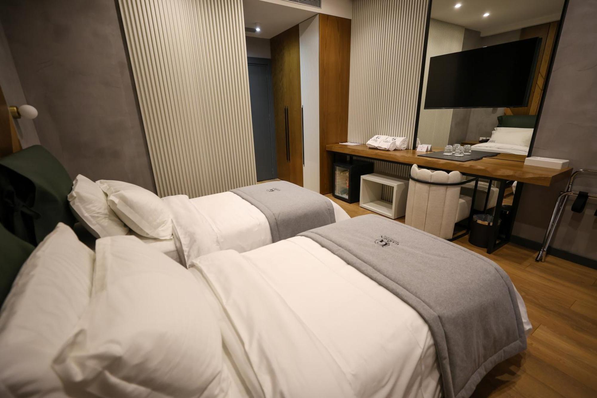 Garden Boutique Hotel Тирана Екстер'єр фото