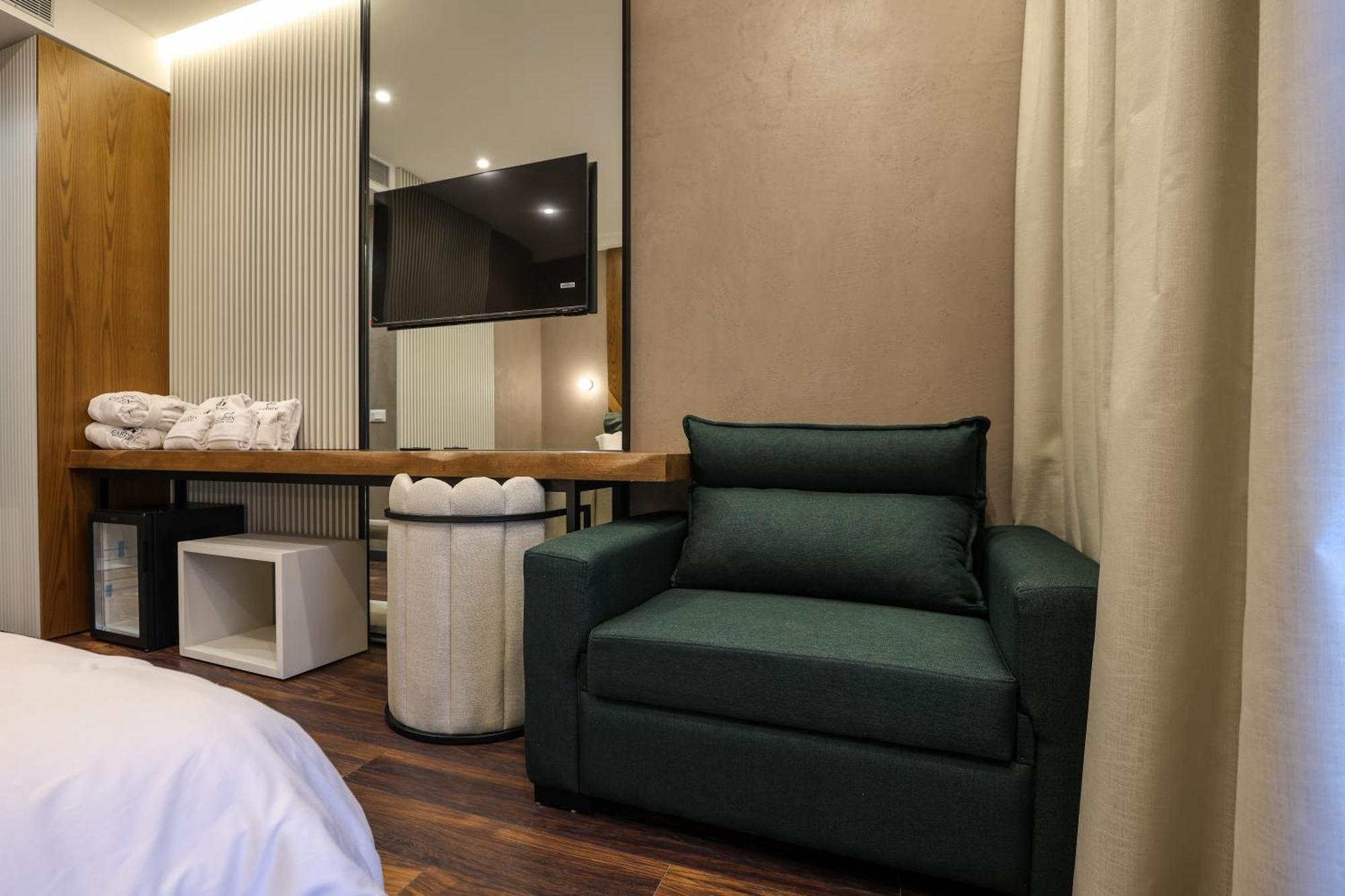 Garden Boutique Hotel Тирана Екстер'єр фото