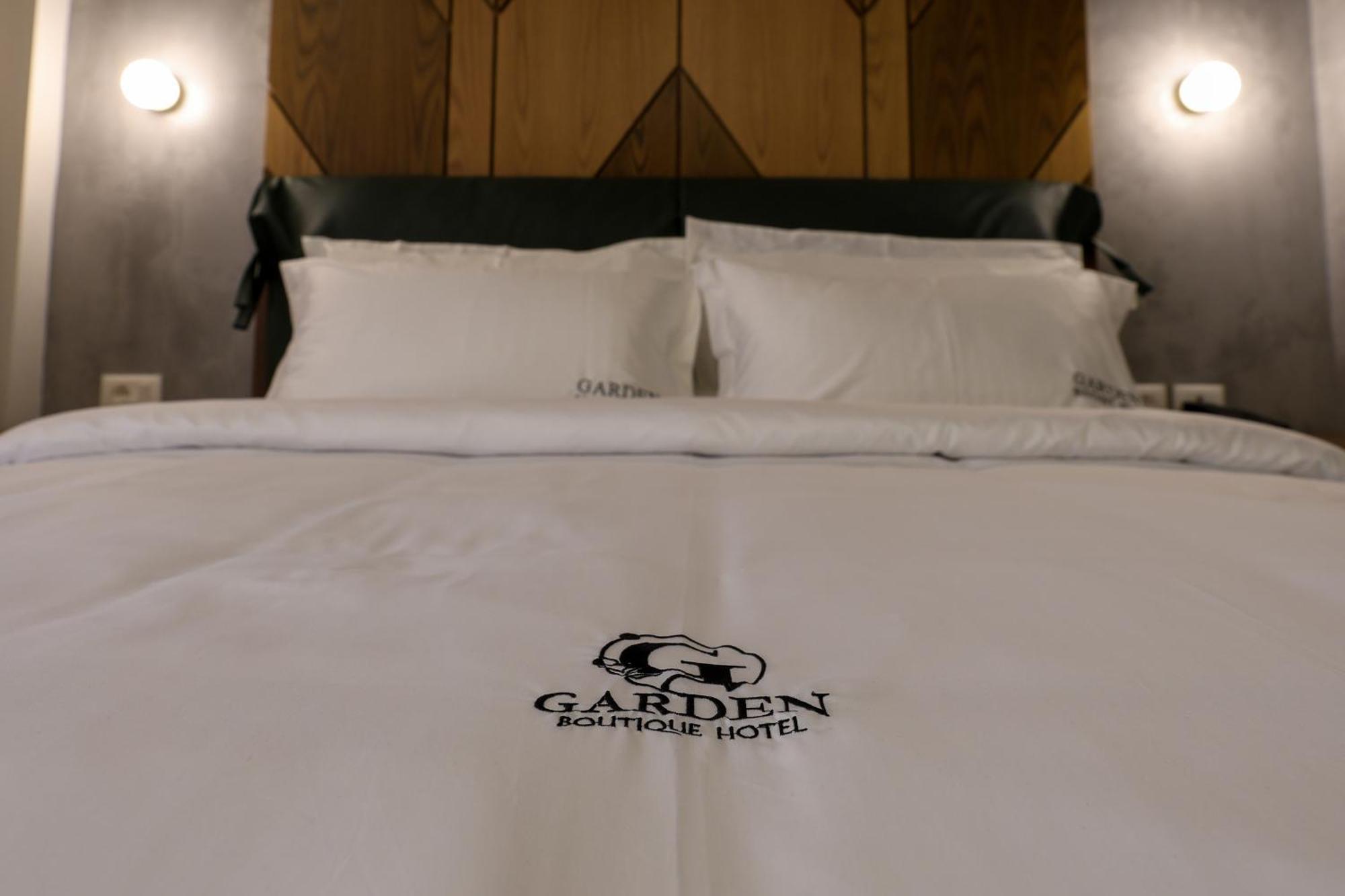 Garden Boutique Hotel Тирана Екстер'єр фото