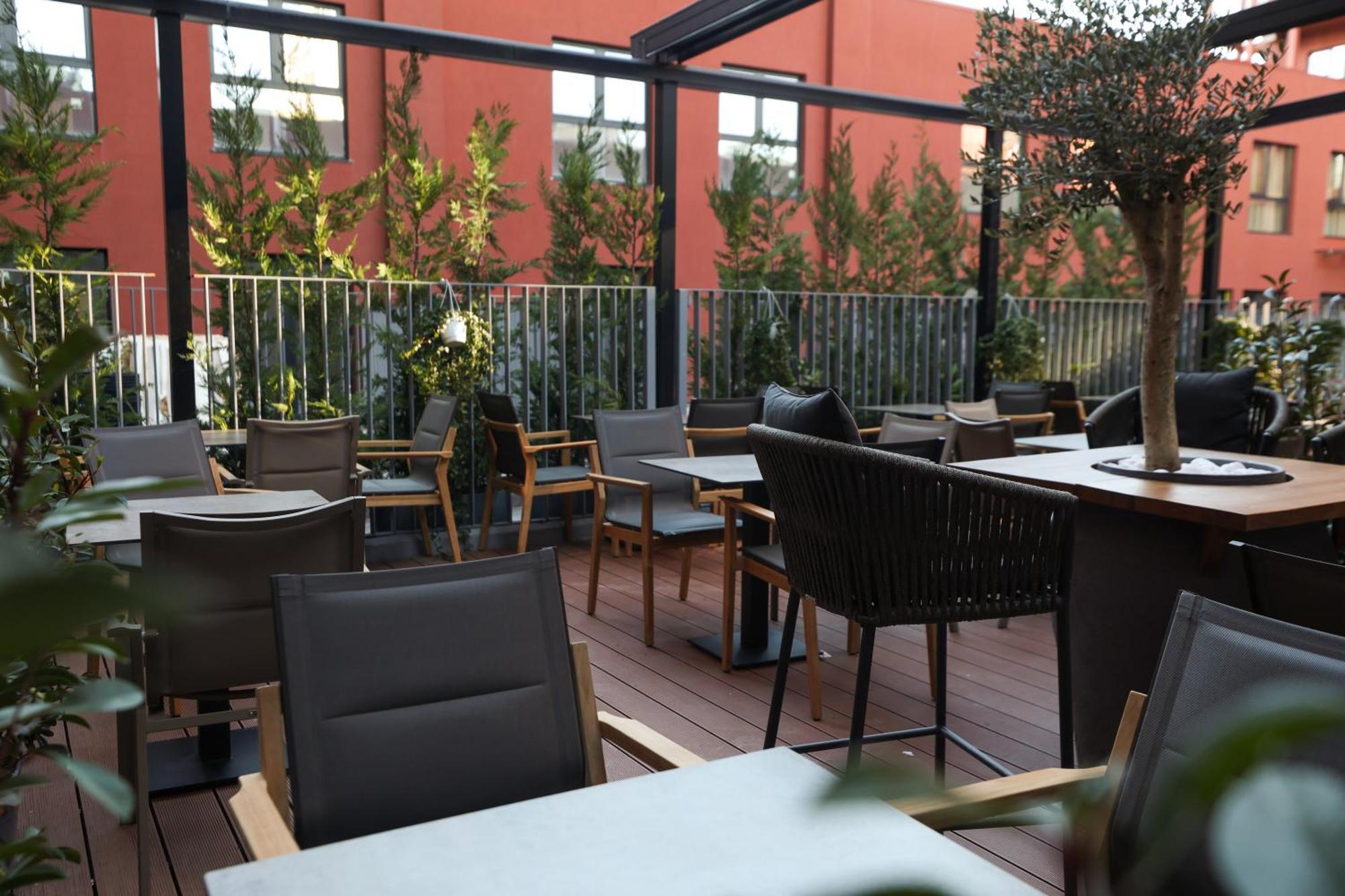 Garden Boutique Hotel Тирана Екстер'єр фото