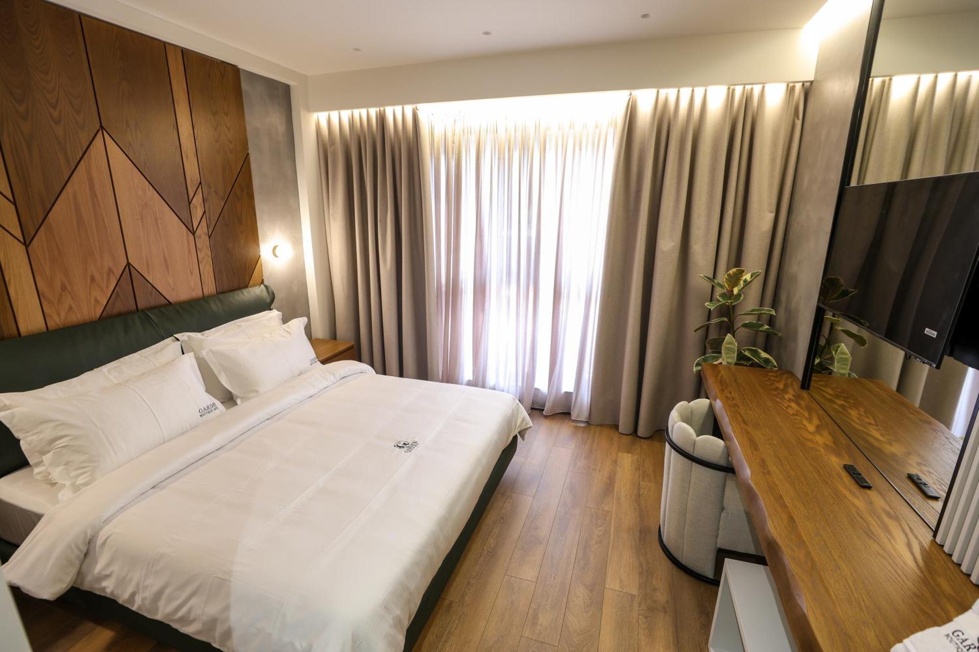 Garden Boutique Hotel Тирана Екстер'єр фото