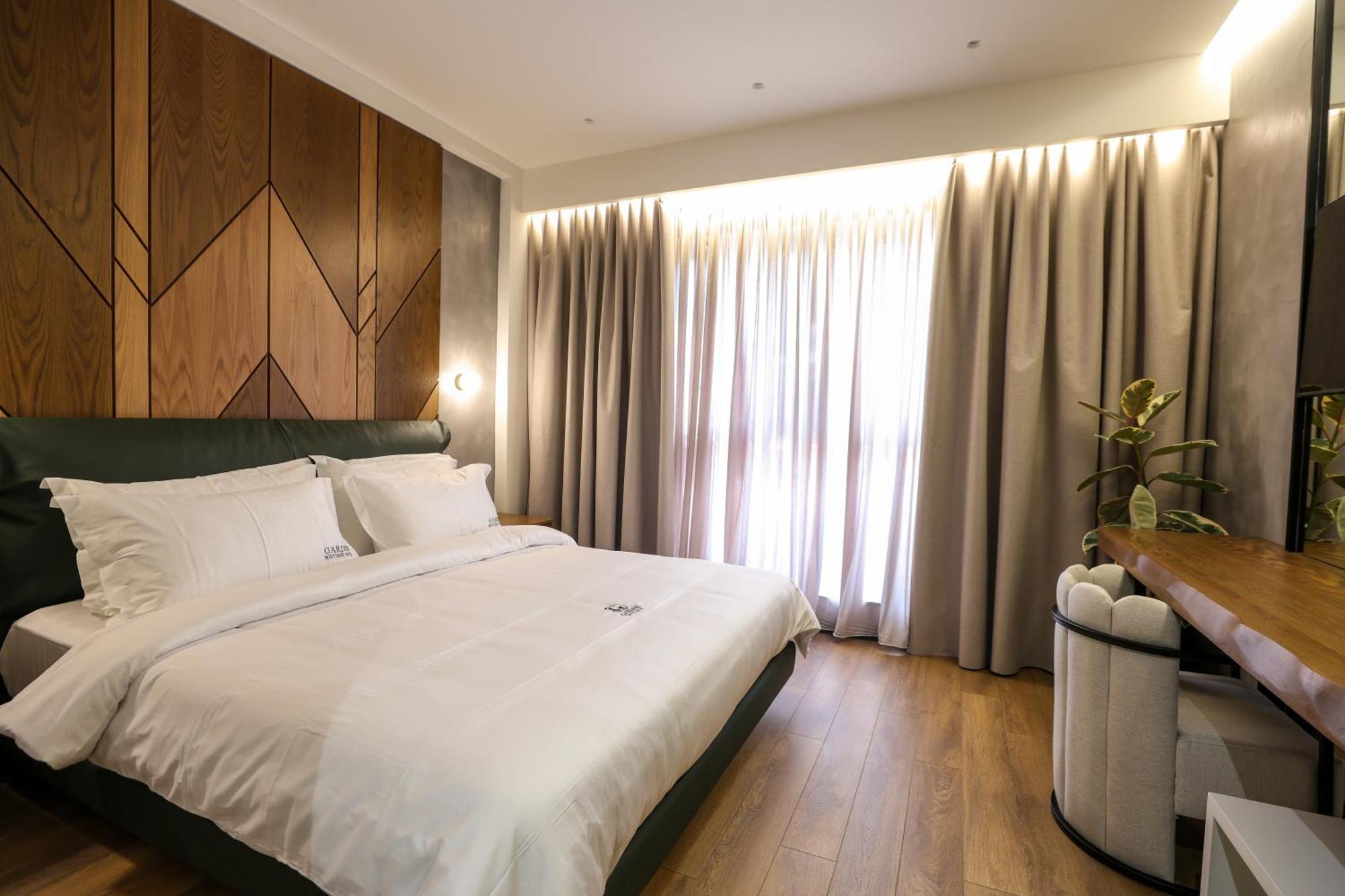 Garden Boutique Hotel Тирана Екстер'єр фото