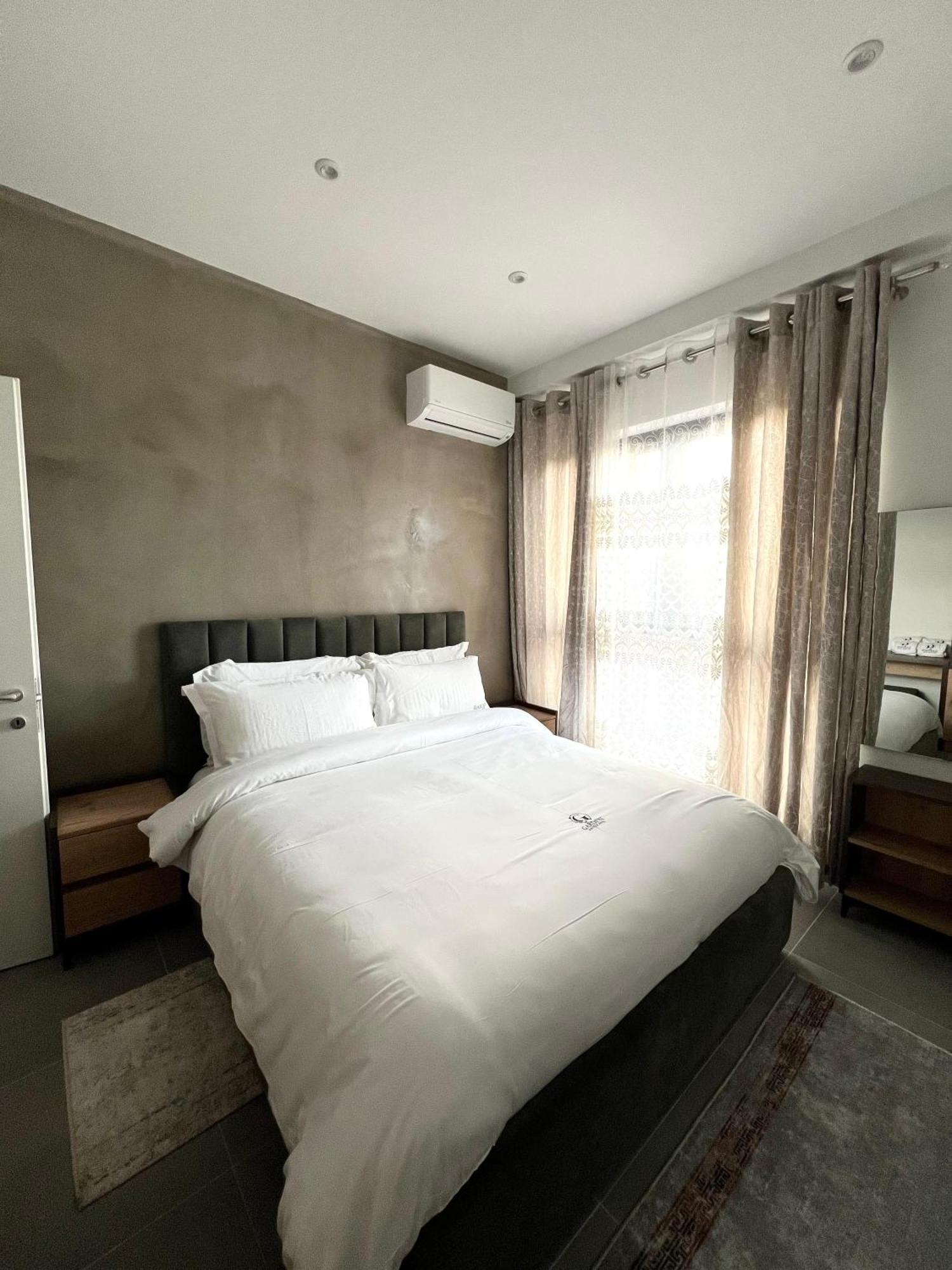 Garden Boutique Hotel Тирана Екстер'єр фото